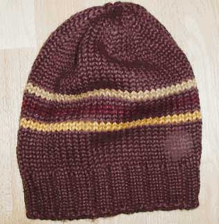 Knitted beanie from a free knitting pattern